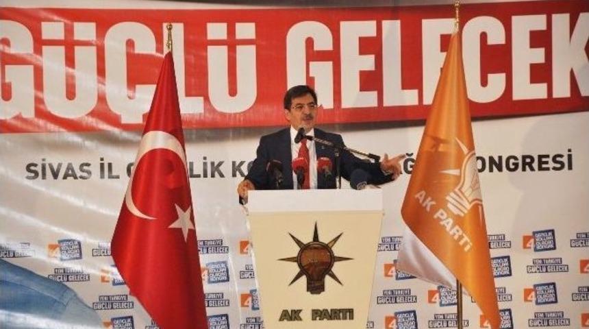 Bakan G&uuml;ll&uuml;ce Ve Yılmaz Gen&ccedil;lik Kongresi&rsquo;ne Katıldı