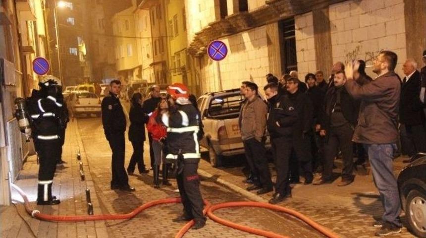 Kiracının Uyarısını Dikkate Almayınca Evde Yangın &Ccedil;ıktı