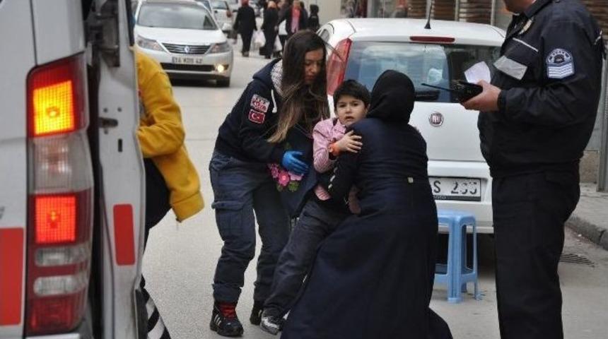 112 G&ouml;revlisi Yaralı &Ccedil;ocukla Birlikte Ağladı