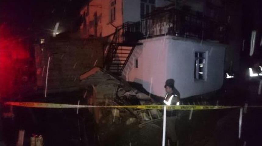 4 Aylık Hamile Eşini 'o &Ccedil;ocuk Benden Değil' Diyerek &Ouml;ld&uuml;rd&uuml;