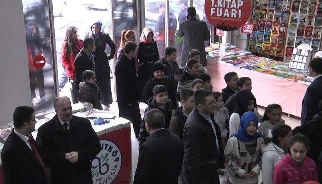 Arnavutköy’de Kitap Fuarı