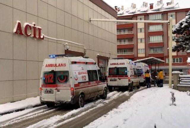 Yüzme Şampiyonasına Giden Öğrencileri Taşıyan Minibüs Devrildi: 1 Ölü, 17 Yaralı