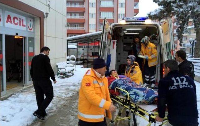 Yüzme Şampiyonasına Giden Öğrencileri Taşıyan Minibüs Devrildi: 1 Ölü, 17 Yaralı