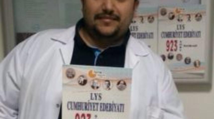 T&uuml;rkiye Cumhuriyeti&rsquo;nin Kuruluşuna &Ouml;zel 923 Soruluk Cumhuriyet Edebiyatı Soru Bankası