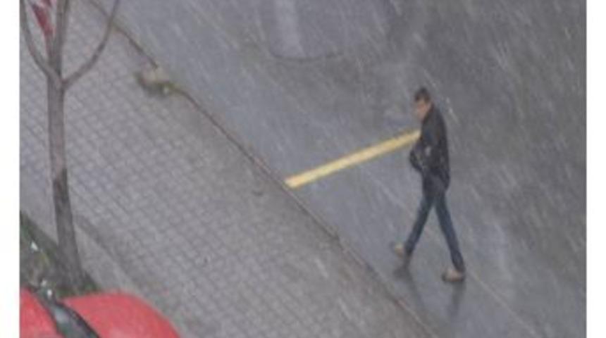 Mart Kapıdan Baktırdı