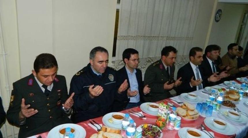 Posof Kaymakamı Alibeyoğlu, Şehit Ve Gazi Aileleriyle Yemekte Buluştu