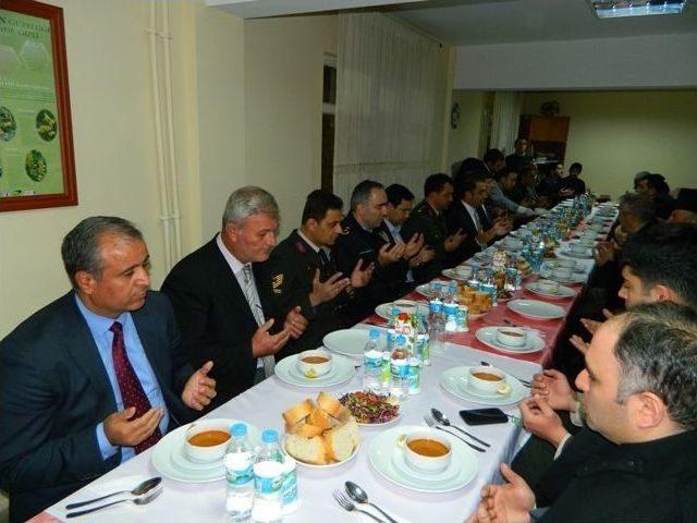 Posof Kaymakamı Alibeyoğlu, Şehit Ve Gazi Aileleriyle Yemekte Buluştu