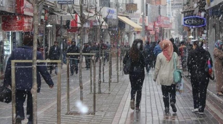 Tavşanlı&rsquo;ya Kar Yağdı