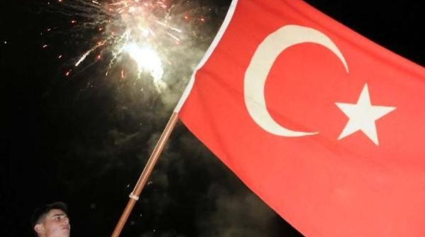 Beldedeki Liseli &Ouml;ğrenciler &Ccedil;anakkale'ye T&ouml;renle G&ouml;nderildi