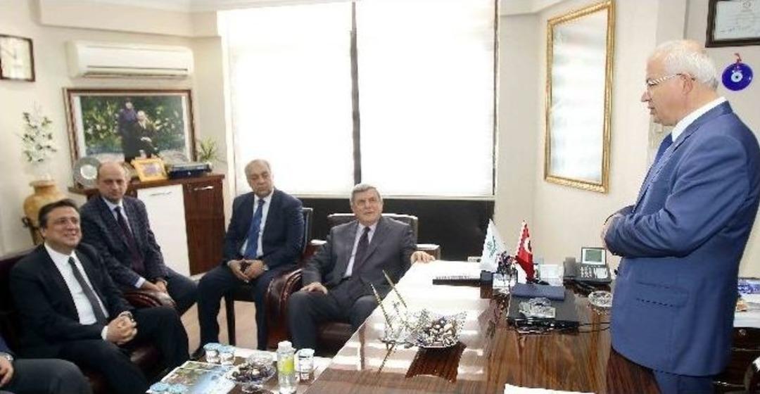 Başkan Karaosmanoğlu İzmir&rsquo;de