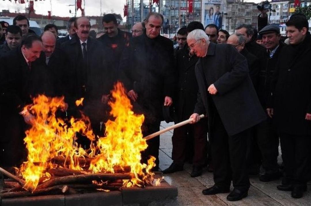 Sivas&rsquo;ta &lsquo;nevruz Ateşi&rsquo; Soğukta Yandı
