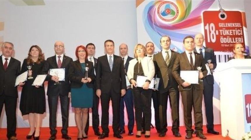 Salih Aytemur, &rsquo;yılın Bilin&ccedil;li T&uuml;ketici &Ouml;d&uuml;l&uuml;&rsquo;n&uuml; Bakan Canikli&rsquo;nin Elinden Aldı