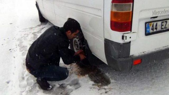 Çelikhan’Da Kar Yağışı Hayatı Olumsuz Etkiliyor