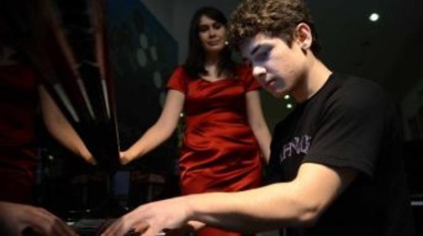 Dahi Piyanist B&uuml;y&uuml;kşehir&rsquo;de