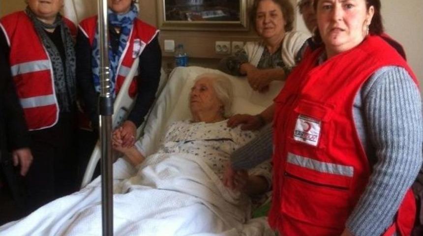 Urla Kızılay Şubesi &Uuml;yeleri Yaşlıları Unutmadı