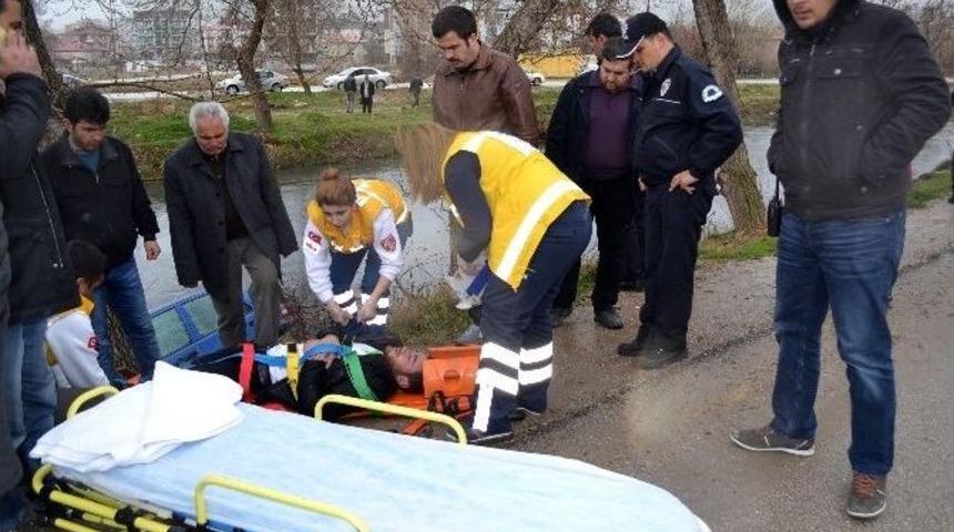 Virajı Alamayan Otomobil Ceyhan Nehri&rsquo;ne U&ccedil;tu