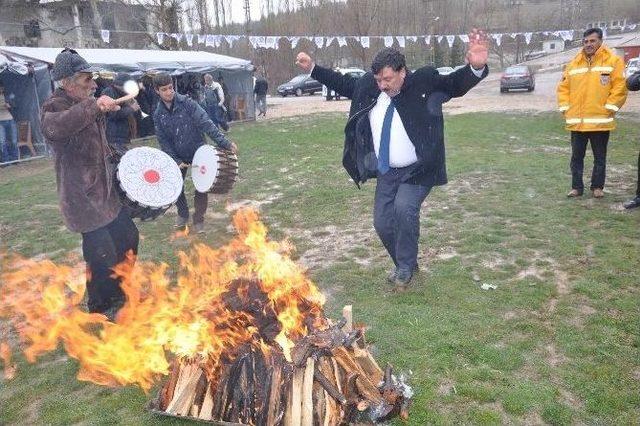 Ekinözü’nde Nevruz Ateşini Kar Ve Yağmur Da Söndüremedi