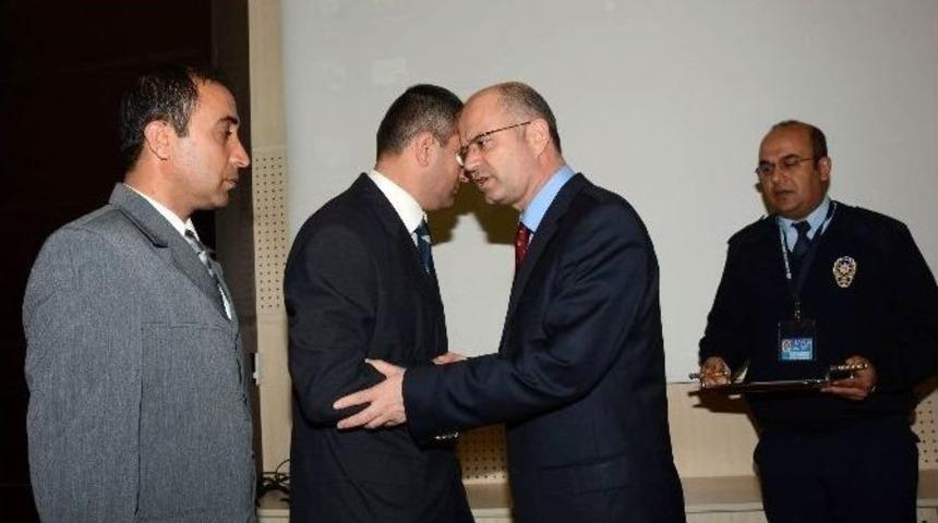 İki Kız &Ccedil;ocuğunu Yangından Kurtaran Polise &Ouml;d&uuml;l