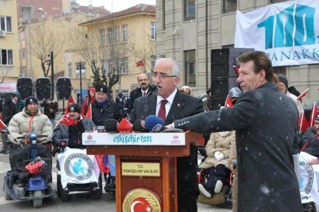 Eskişehir'de Kar Yağışı Altında Nevruz Kutlaması