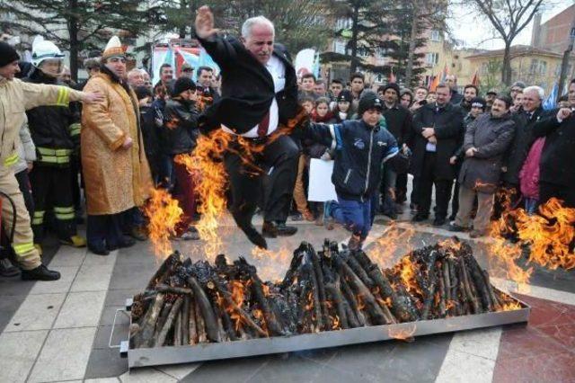 Eskişehir'de Kar Yağışı Altında Nevruz Kutlaması