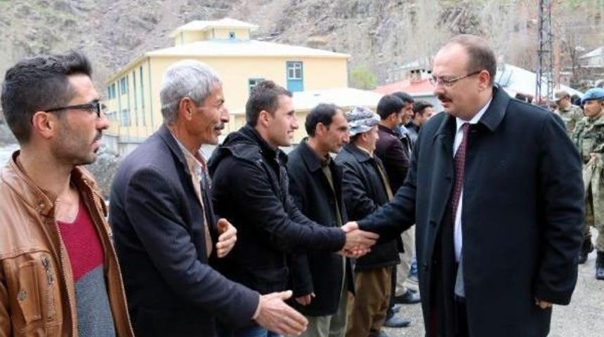 Hakkari Valisi Canbolat, K&ouml;yleri Ziyaret Etti