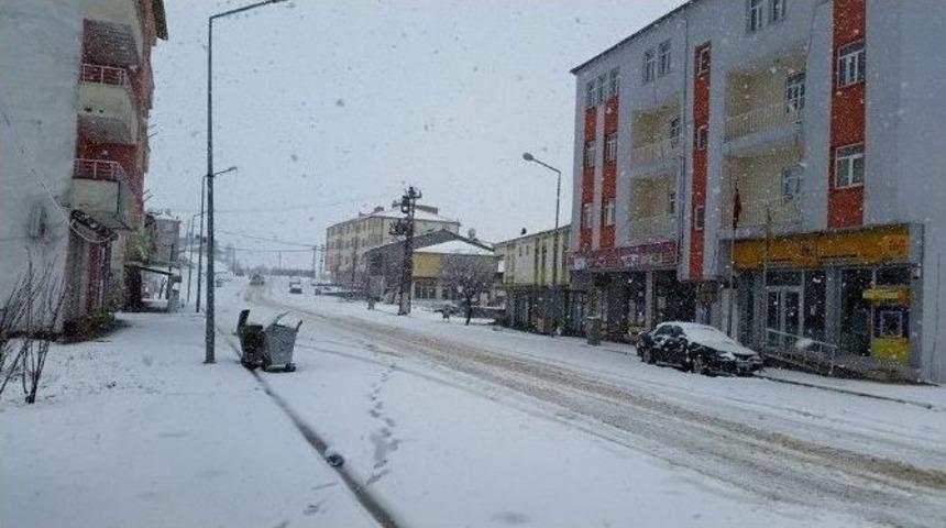 Sincik&rsquo;te Mart Ayında Kar Yağdı