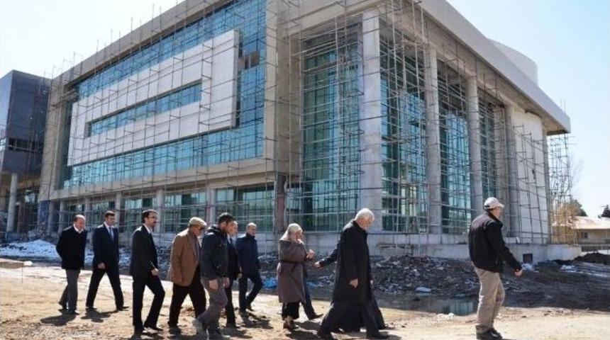 Eş Başkanlar Yeni Belediye Binası İnşaatını Gezdi