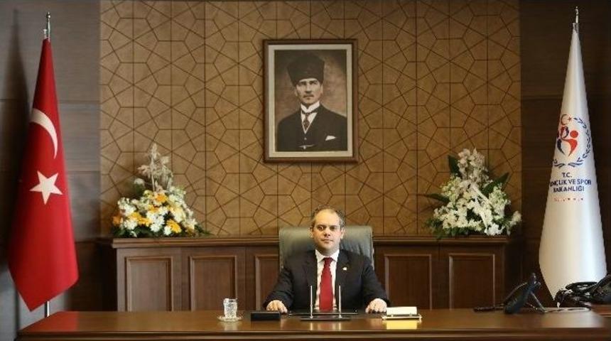 Bakan Kılı&ccedil;, Karatecileri Tebrik Etti