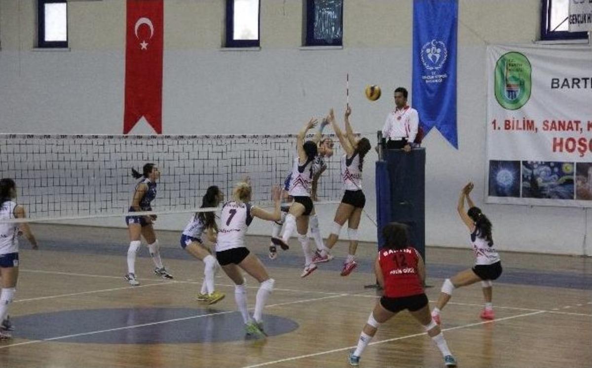 T&uuml;rkiye Bayanlar Voleybol 2. Ligi Sona Erdi