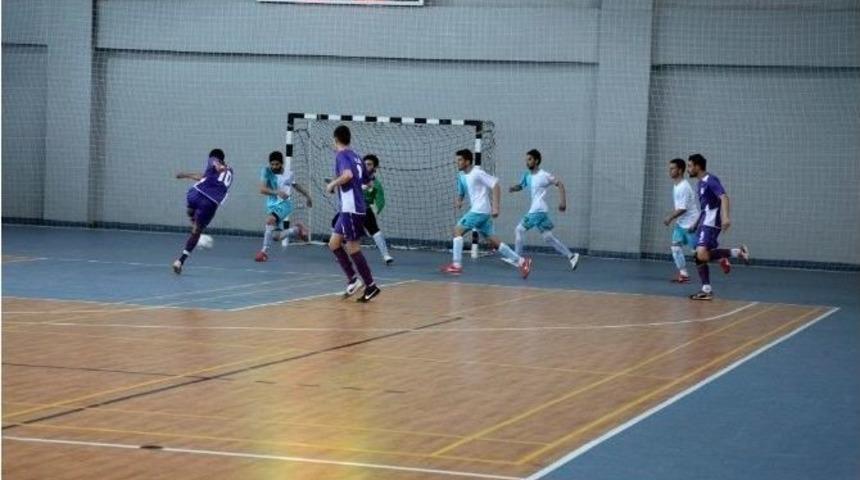 &Uuml;niversite &Ouml;ğrencileri Futsal&rsquo;da Rakip Tanımıyor