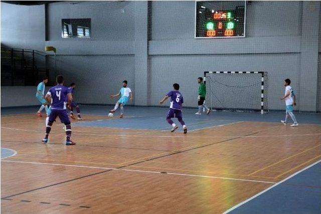 Üniversite Öğrencileri Futsal’da Rakip Tanımıyor