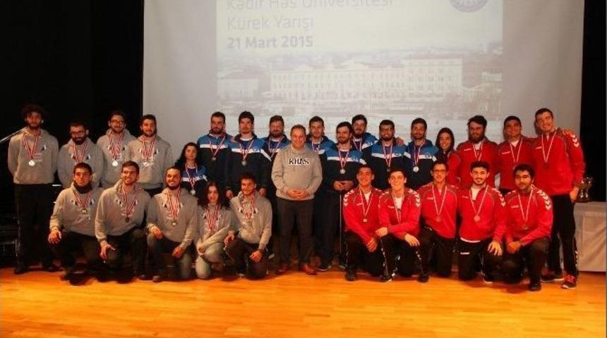Hali&ccedil;&rsquo;te K&uuml;rek Yarışlarının Galibi Kadir Has &Uuml;niversitesi