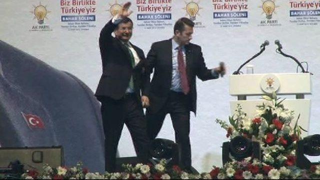 Davutoğlu Ve Akdoğan Arasında Hararetli Konuşma