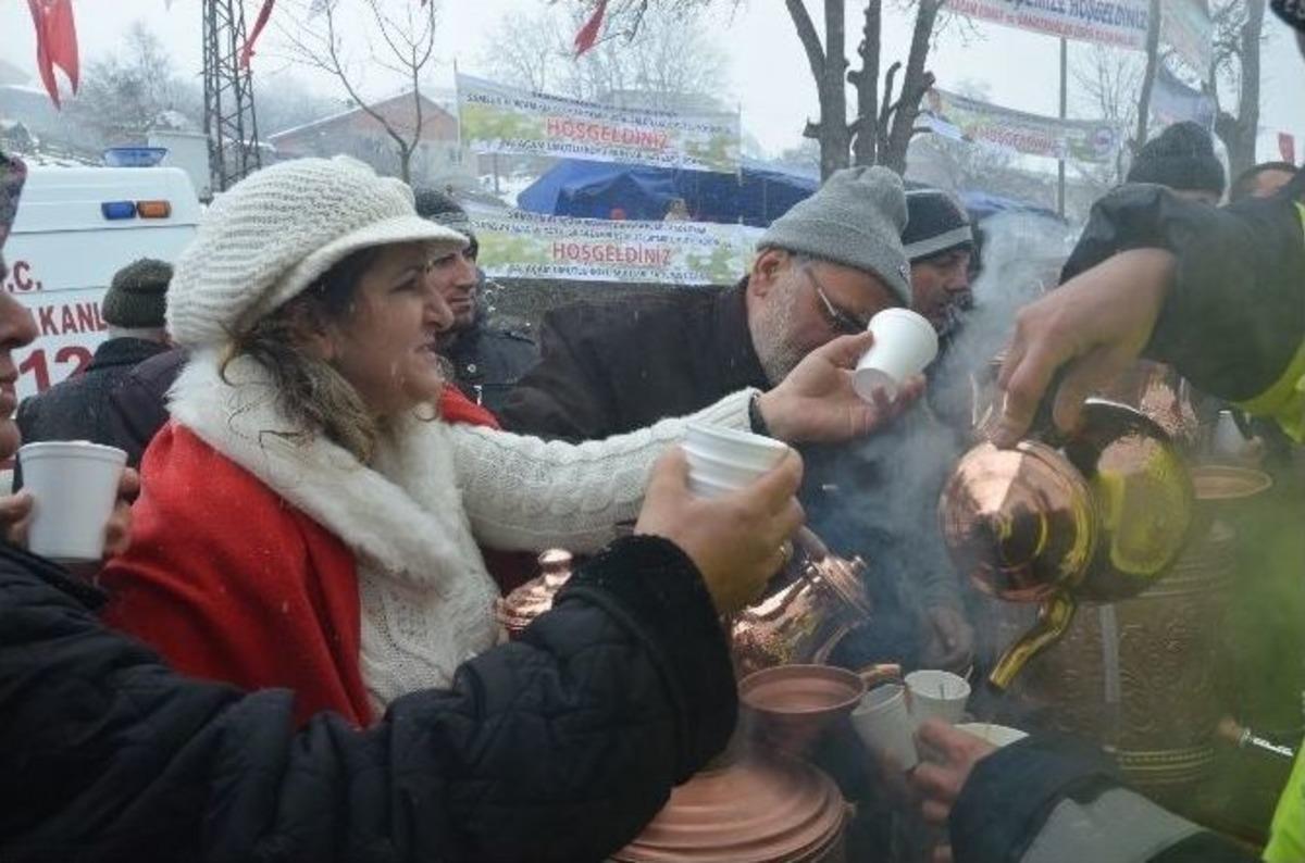 Samsun&rsquo;da Kar Altında Nevruz Kutlaması