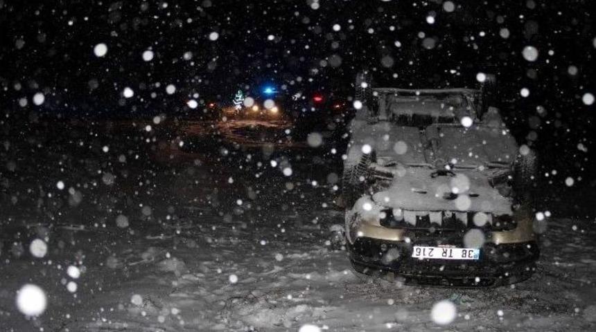 Otomobil Takla Attı: 1 &Ouml;l&uuml;, 3 Yaralı