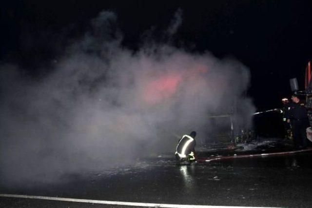 Liseli &Ouml;ğrencileri Taşıyan Otob&uuml;s Seyir Halindeyken Alev Aldı 1