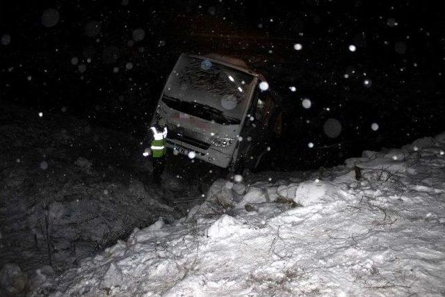 Mhp Kurultayından Dönen Midibüs Çaya Uçtu: 29 Yaralı