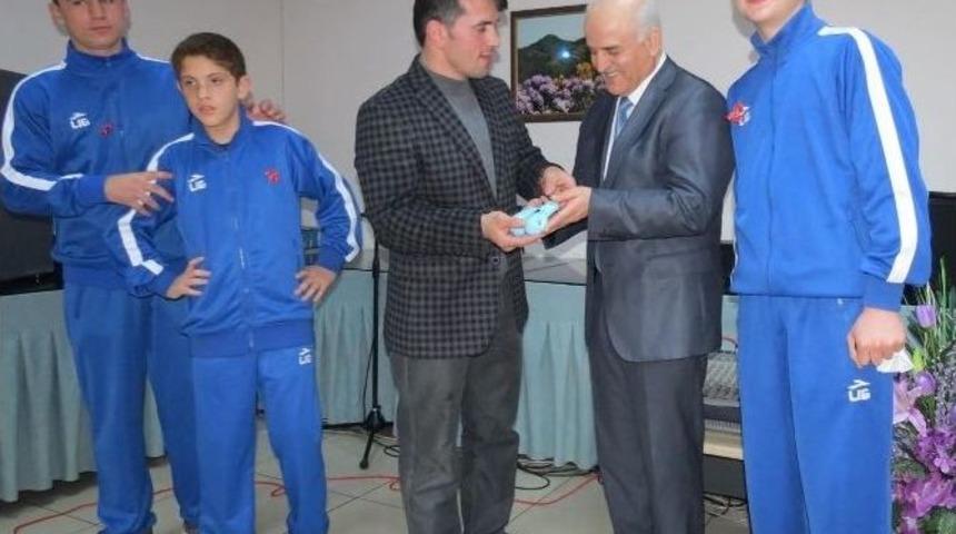 Sel&ccedil;uk &Ccedil;ebi, Umut Işığı Derneği&rsquo;nin D&uuml;zenlediği Geceye Katıldı