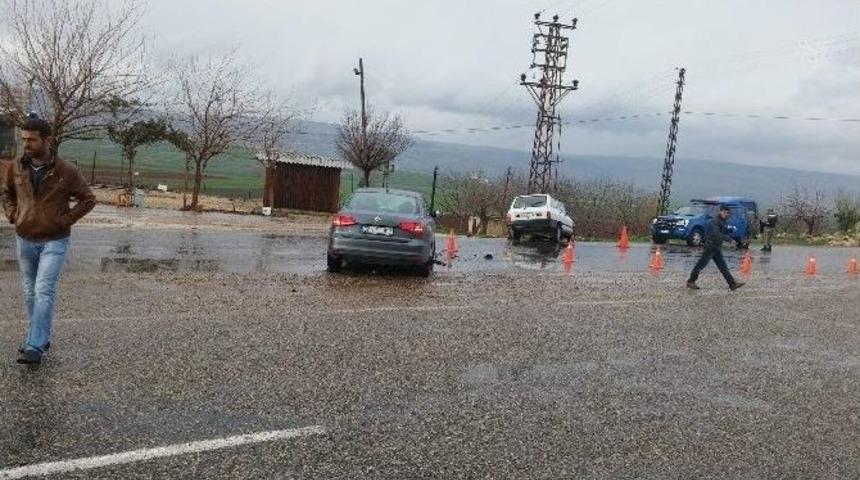 Gaziantep&rsquo;te Trafik Kazası: 3 Yaralı