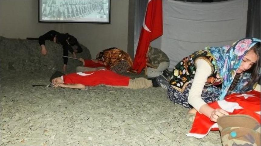Burhaniye&rsquo;de H&uuml;rriyet Ortaokulu &Ccedil;anakkale Şehitlerini Andı