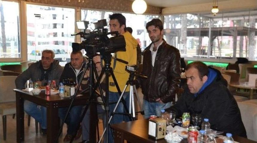 Chp Uşak&rsquo;ta G&ouml;zler &Ccedil;avuşoğlu&rsquo;nun &Uuml;zerinde