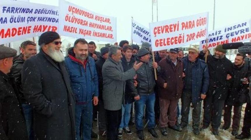 Yozgat'ta K&ouml;yl&uuml;ler Maden Şirketini Y&uuml;r&uuml;y&uuml;şle Protesto Etti