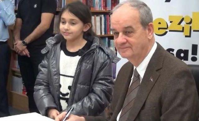 İlker Başbuğ Son Çıkan Kitabını Imzaladı 1