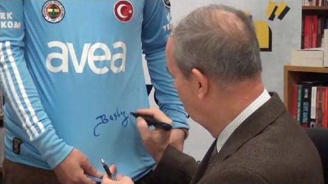 İlker Başbuğ Son Çıkan Kitabını Imzaladı 2