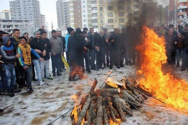 Nevruz Ateşinde Yanıyordu