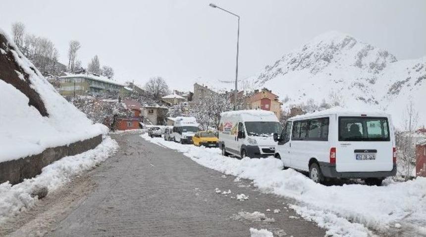 P&uuml;l&uuml;m&uuml;r&rsquo;de Kar Yağışı Hayatı Olumsuz Etkiliyor
