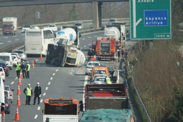 Sapanca'da Sıvı Oksijen Yüklü Tanker Devrildi: 1 Yaralı