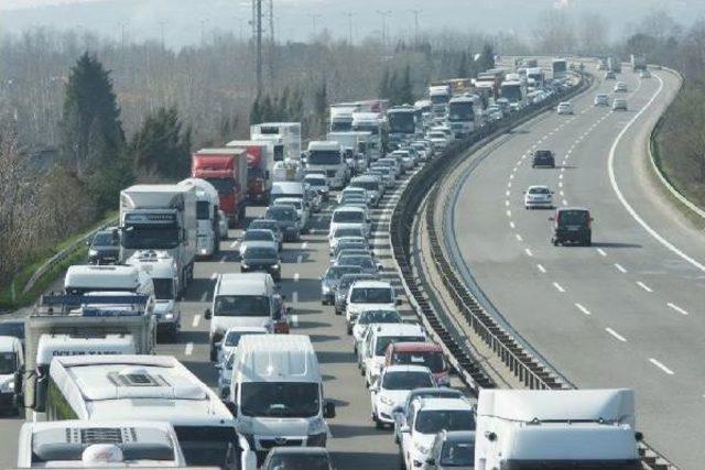 Sapanca'da Sıvı Oksijen Yüklü Tanker Devrildi: 1 Yaralı