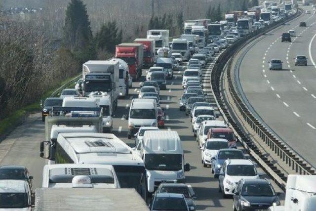 Sapanca'da Sıvı Oksijen Yüklü Tanker Devrildi: 1 Yaralı