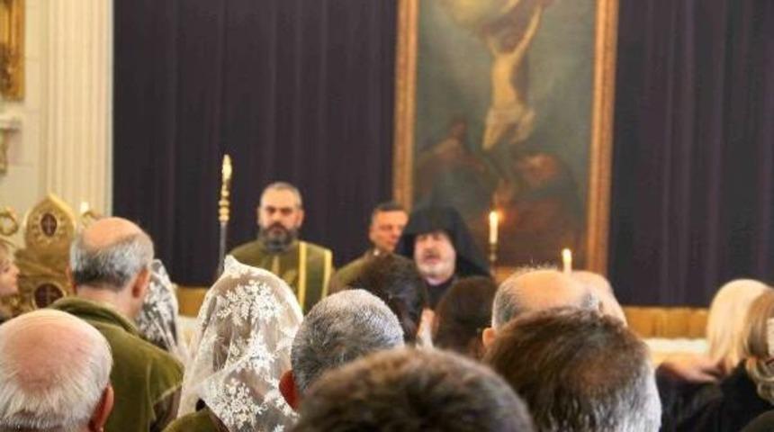 Ermeni Cemaati'nden &Ccedil;anakkale Şehitleri'ne Dua